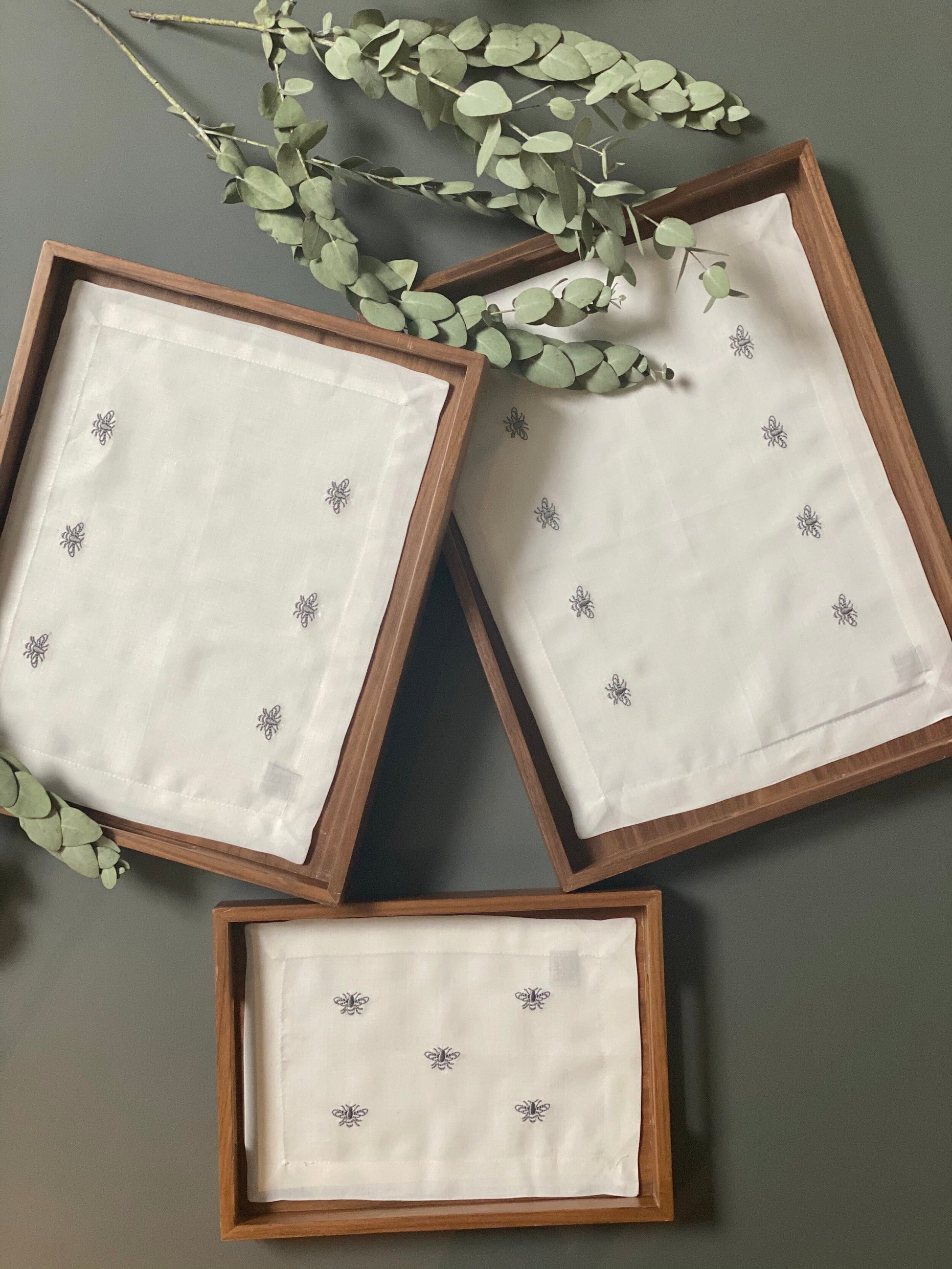 Charolero Lino Abeja (Set 3 piezas) NO INCLUYE CHAROLAS